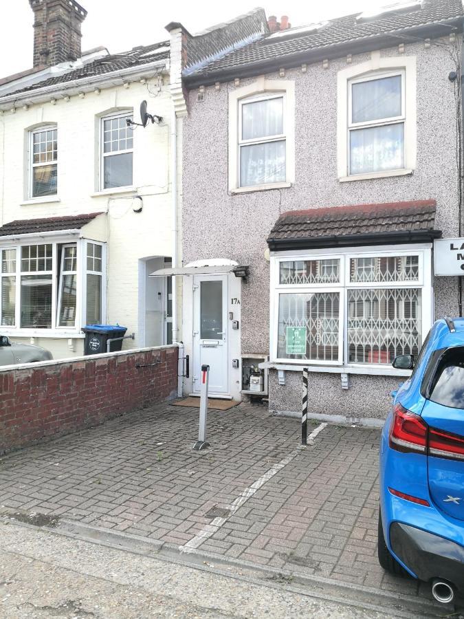 Carnation Flat A In Wembley Londres Exterior foto
